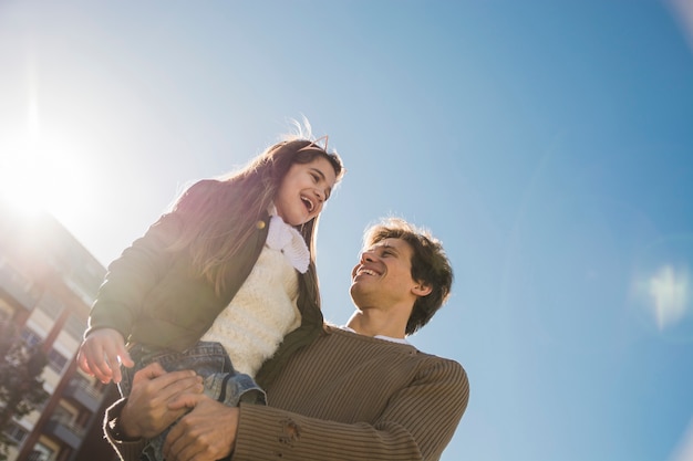 Père et fille s&#39;amusent ensemble