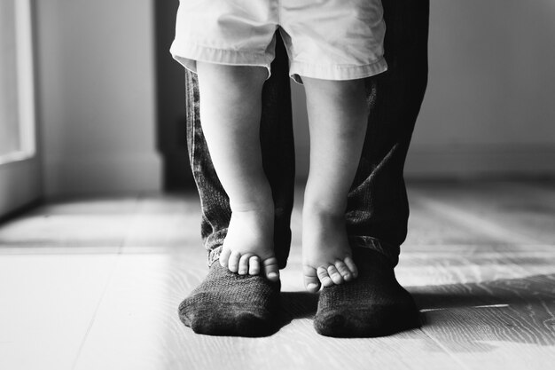 Père et son fils passent du temps ensemble