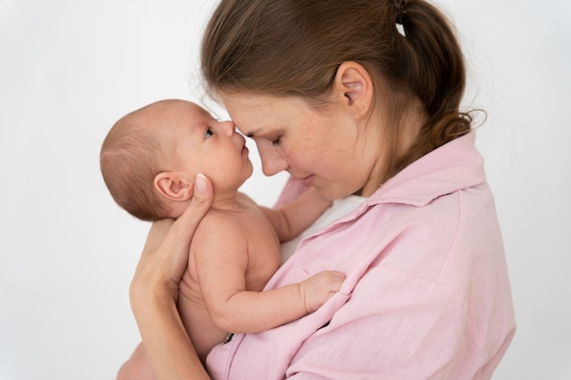 Période postnatale avec la mère et l'enfant