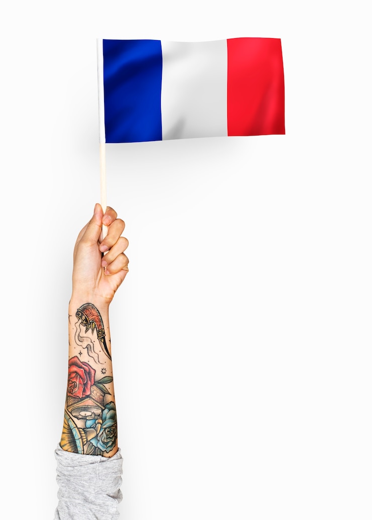 Photo gratuit personne agitant le drapeau de la république française