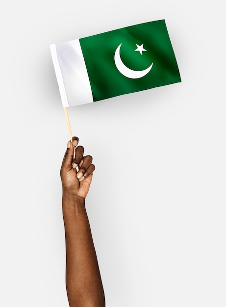 Photo gratuite personne agitant le drapeau de la république islamique du pakistan
