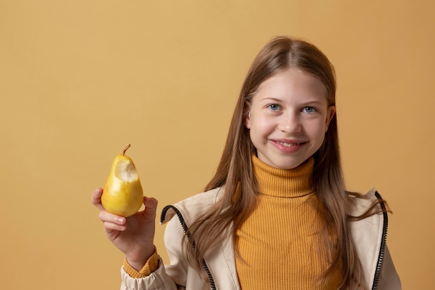 Photo gratuite personne d'automne avec des vêtements confortables