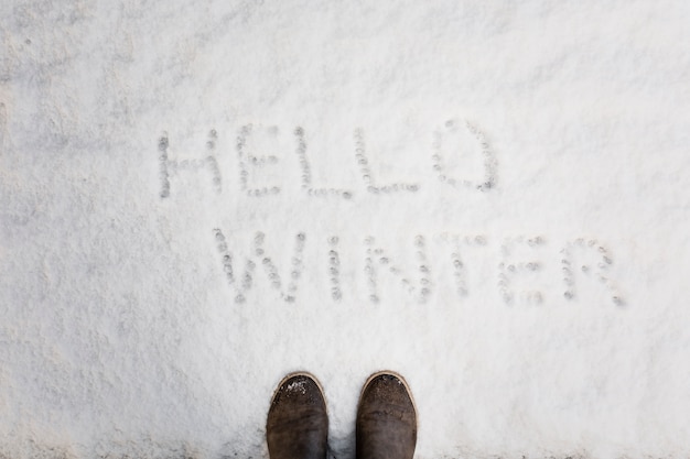 Photo gratuite personne à bonjour mots d'hiver