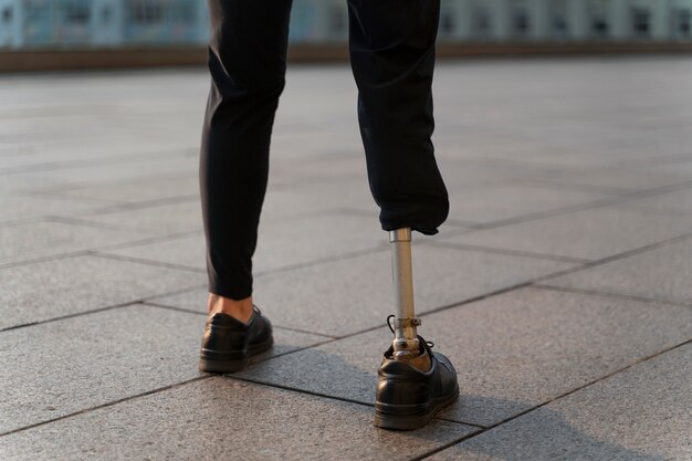 Personne handicapée avec une jambe amputée