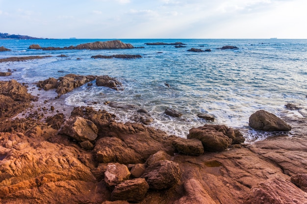 Photo gratuite personne ne belle les nuages ​​de la pierre de la mer