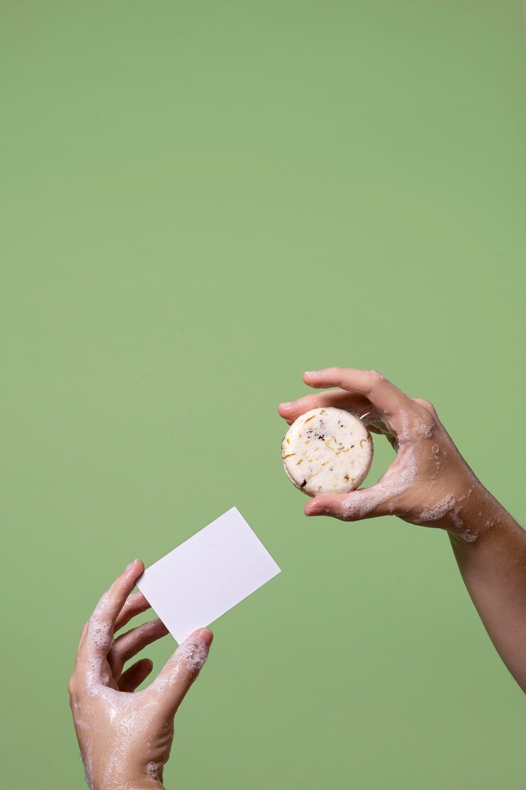 Photo gratuit personne se lavant les mains en gros plan