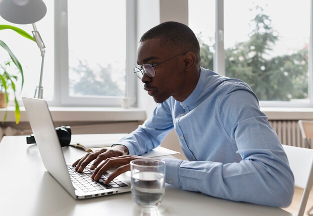 Personne sociale intégrée dans l'espace de travail