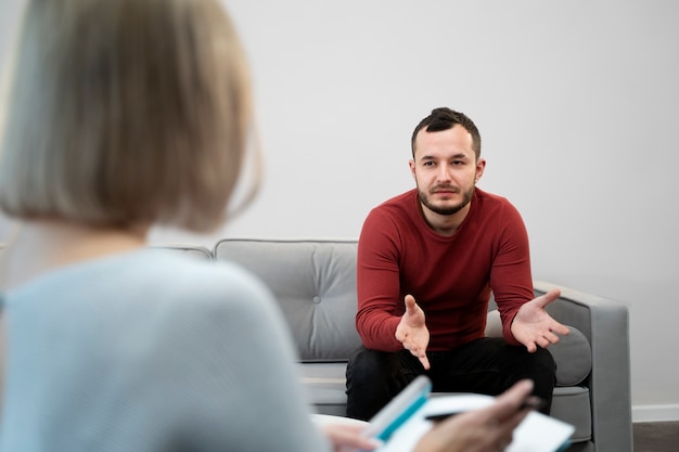 Personne souffrant de ptsd chez psychologue