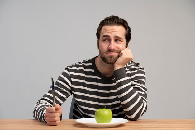 Personne souffrant de troubles de l'alimentation essayant de manger sainement