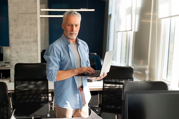 Personne travaillant au sein de l'équipe de l'entreprise