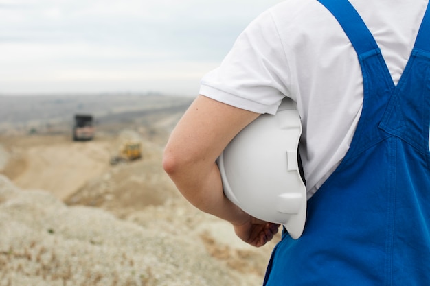 Personne travaillant dans le bâtiment et la construction