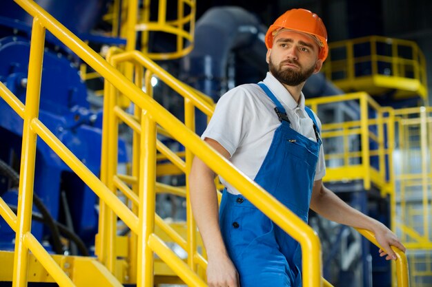 Personne travaillant dans le bâtiment et la construction