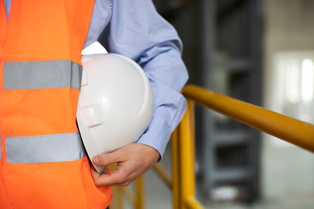 Personne travaillant dans le bâtiment et la construction