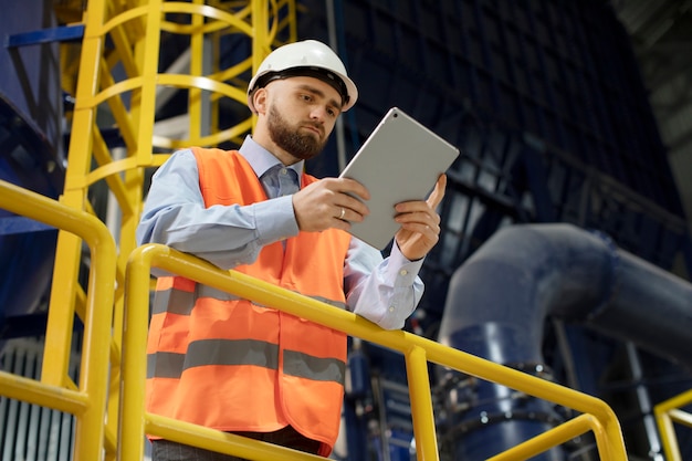 Personne travaillant dans le bâtiment et la construction