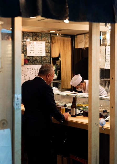 Les personnes bénéficiant d'une aire de restauration traditionnelle japonaise