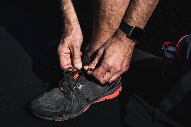 Personnes exerçant à la salle de fitness