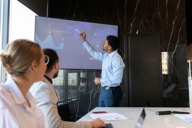 Personnes participant à un événement professionnel