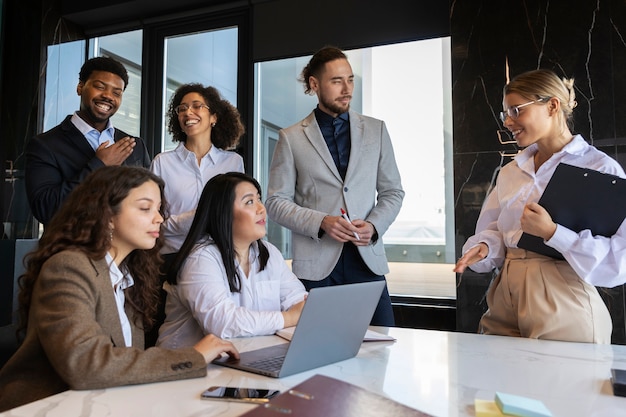 Personnes participant à un événement professionnel