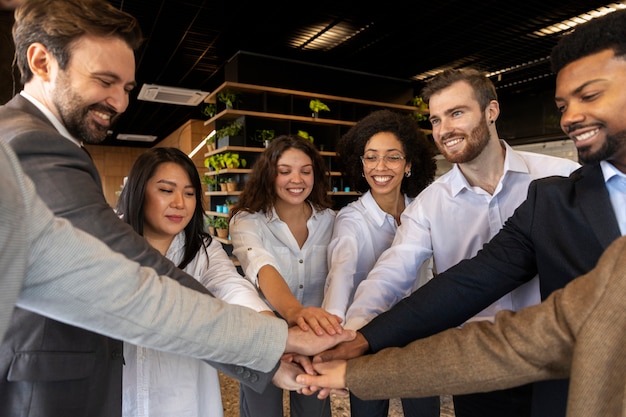 Photo gratuite personnes participant à un événement professionnel