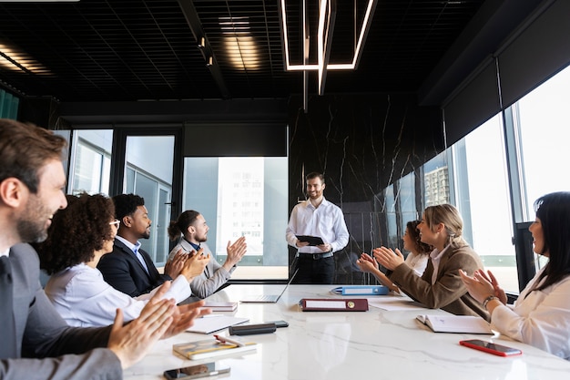 Personnes participant à un événement professionnel