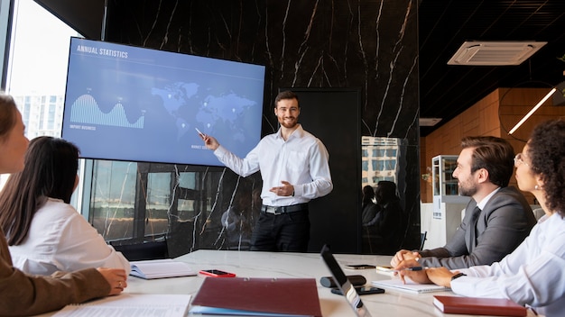 Personnes participant à un événement professionnel