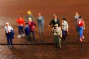 Photo gratuite personnes voyageant miniatures