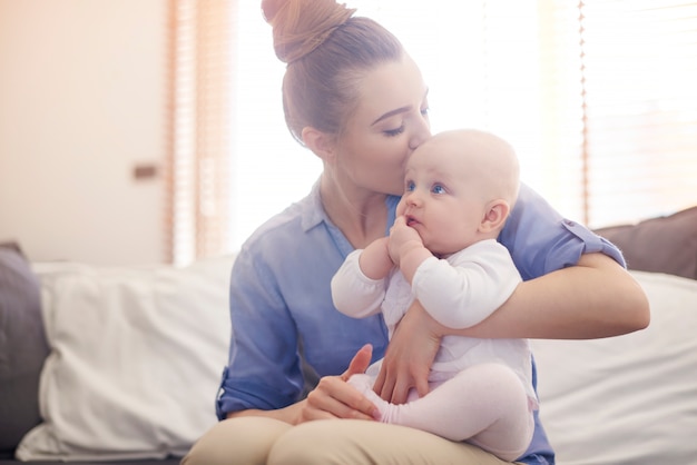 Le petit ange mignon de maman