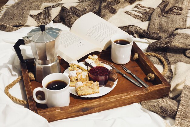 Petit déjeuner au lit