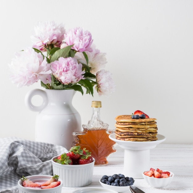 Photo gratuite petit déjeuner délicieux vue de face