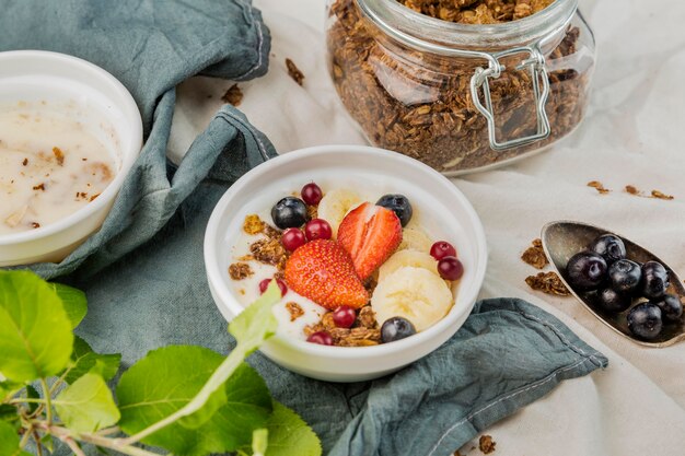 Petit déjeuner fait maison prêt à être servi