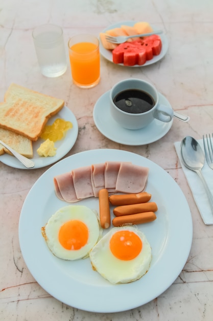 Photo gratuite petit déjeuner en matinée