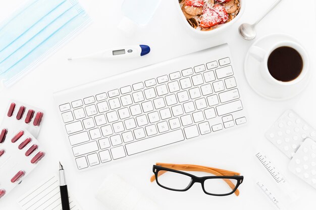 Petit-déjeuner sain au bureau