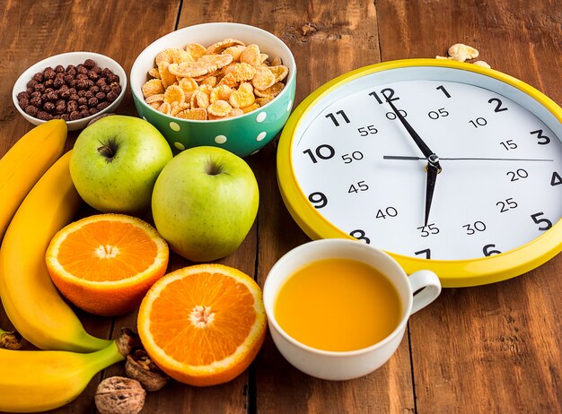 Petit-déjeuner sain fait maison de muesli