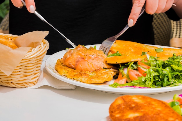 Petit-déjeuner sain avec des légumes