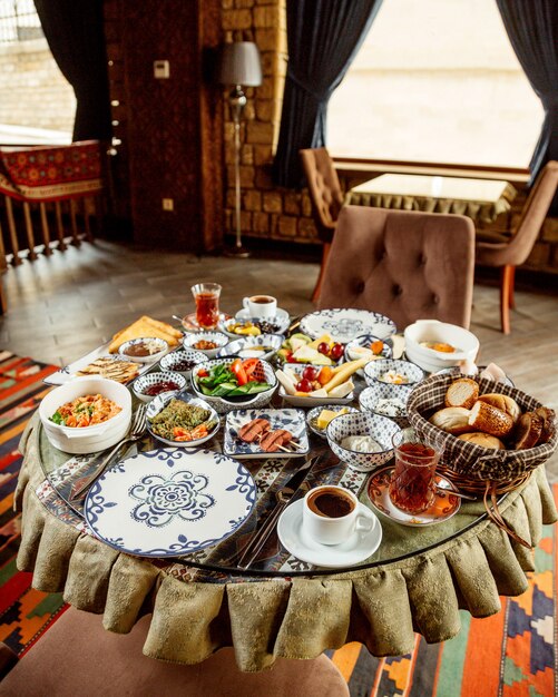 Petit déjeuner sur la table