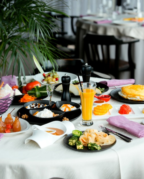 Petit déjeuner sur la table