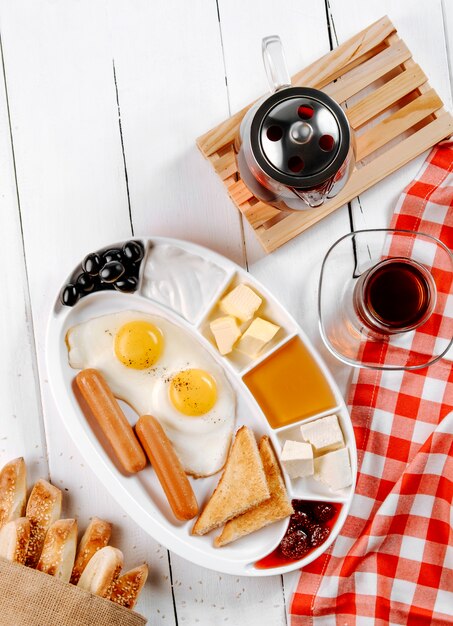 Petit déjeuner sur la table