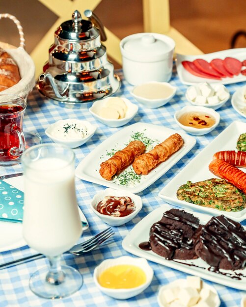 Petit déjeuner sur la table