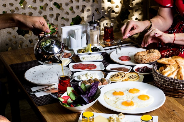 Petit déjeuner sur la table