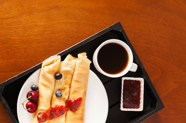 Photo gratuite petit-déjeuner sur table