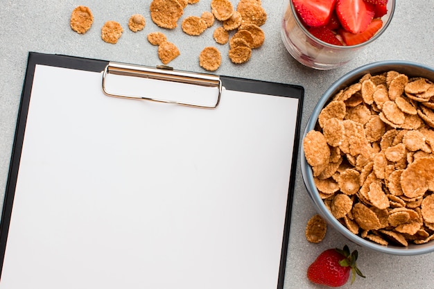 Petit déjeuner vue de dessus avec espace copie