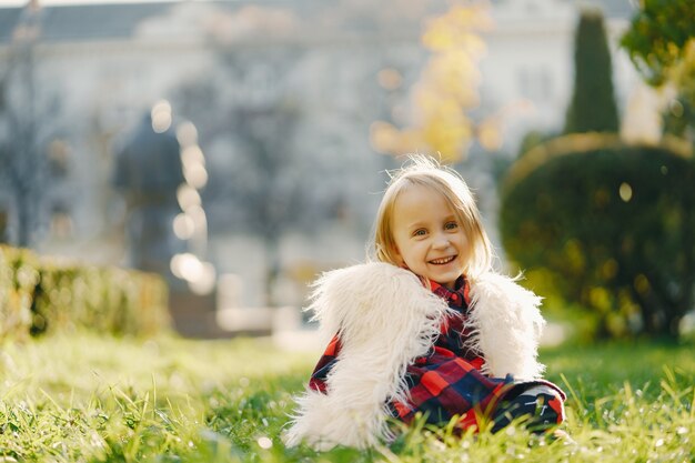 petite fille élégante