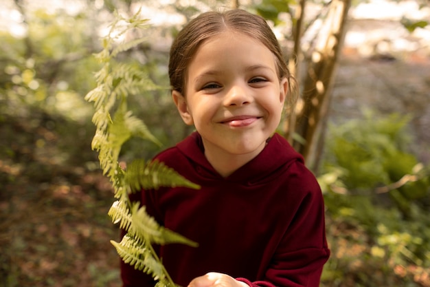 Petite fille profitant d'un voyage en famille