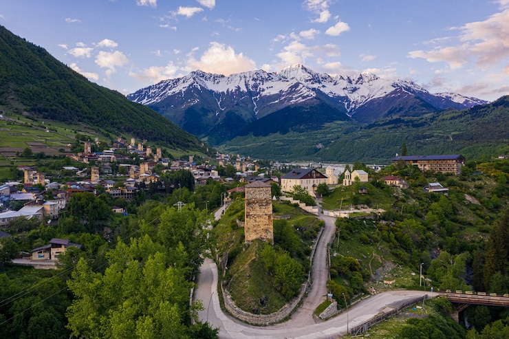 Photo gratuit petite ville dans les montagnes