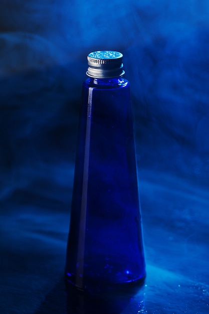 Photo gratuite petites bouteilles bleues