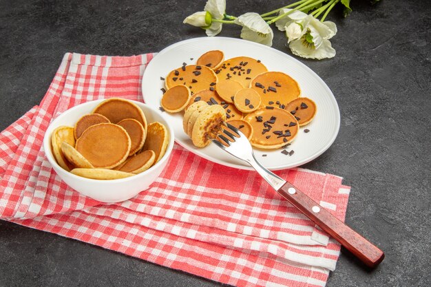 petites crêpes aux chips de chocolat noir