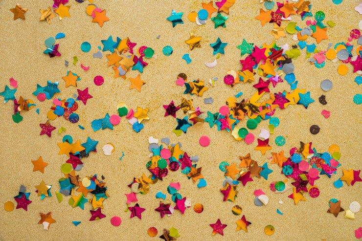 Photo gratuit petites paillettes dispersées sur la table