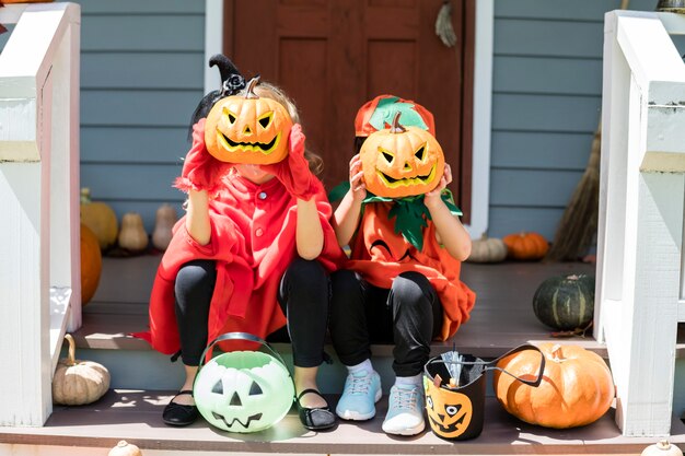 Petits enfants tromper ou traiter Halloween