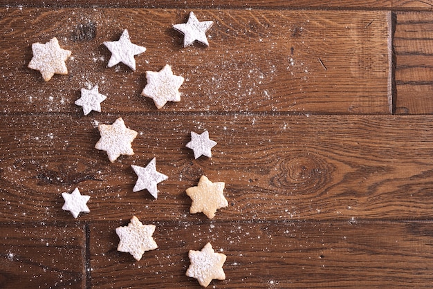 Photo gratuite un peu de biscuits en forme d'étoile