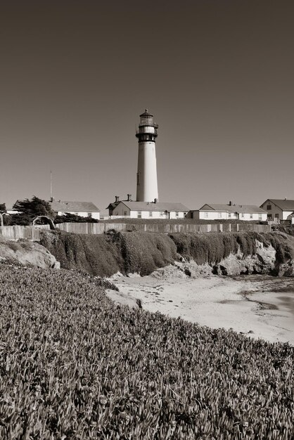 Phare de Pigeon Point à Big Sur en Californie en noir et blanc.